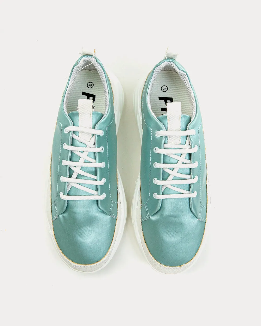 001 Essentielle Aqua Low Top Sneakers
