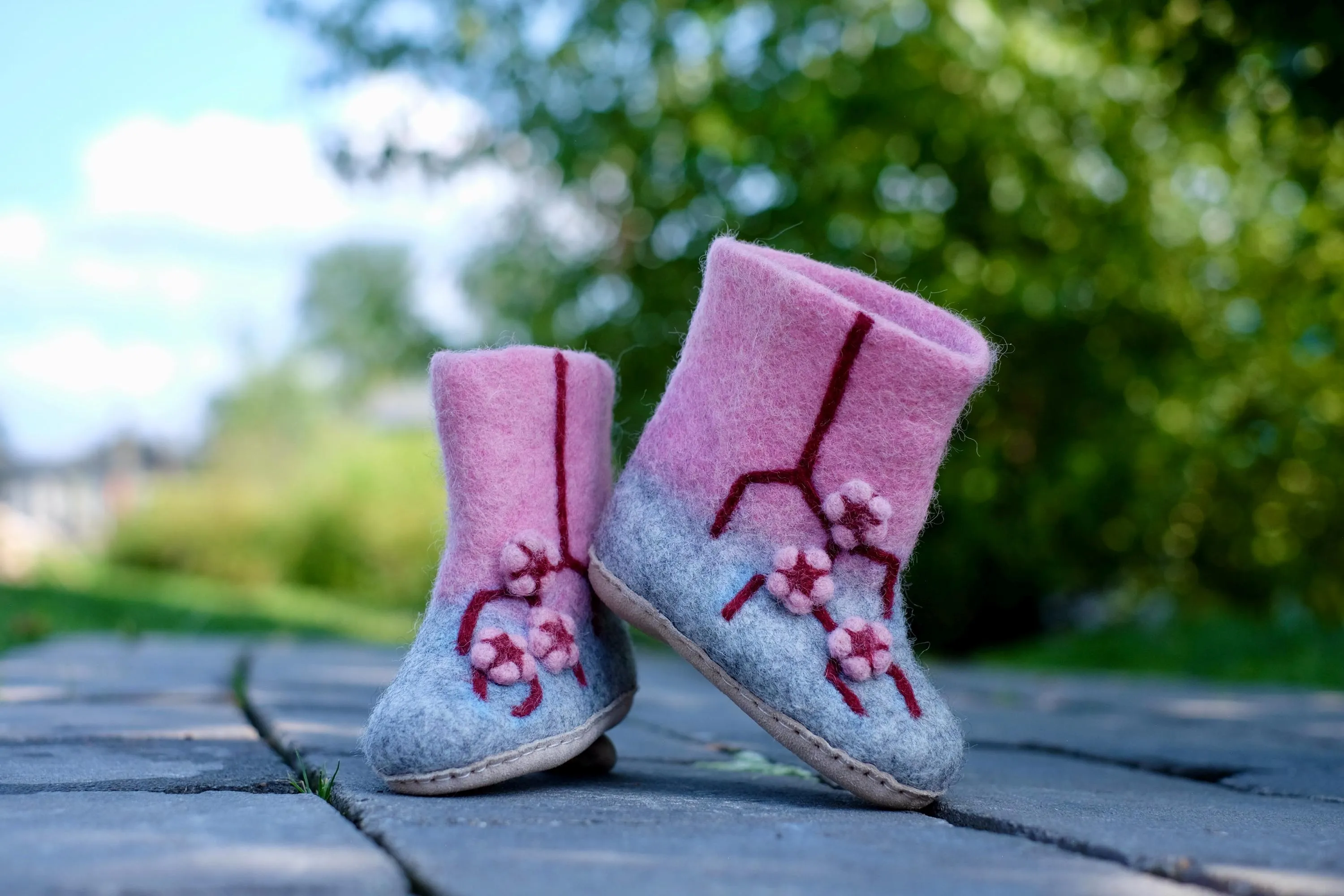 Adorable Pink Cherry Blossom Slippers for Kids – Cozy and Cute Cherry Blossom Footwear for Little Ones – Perfect for Playtime and Bedtime