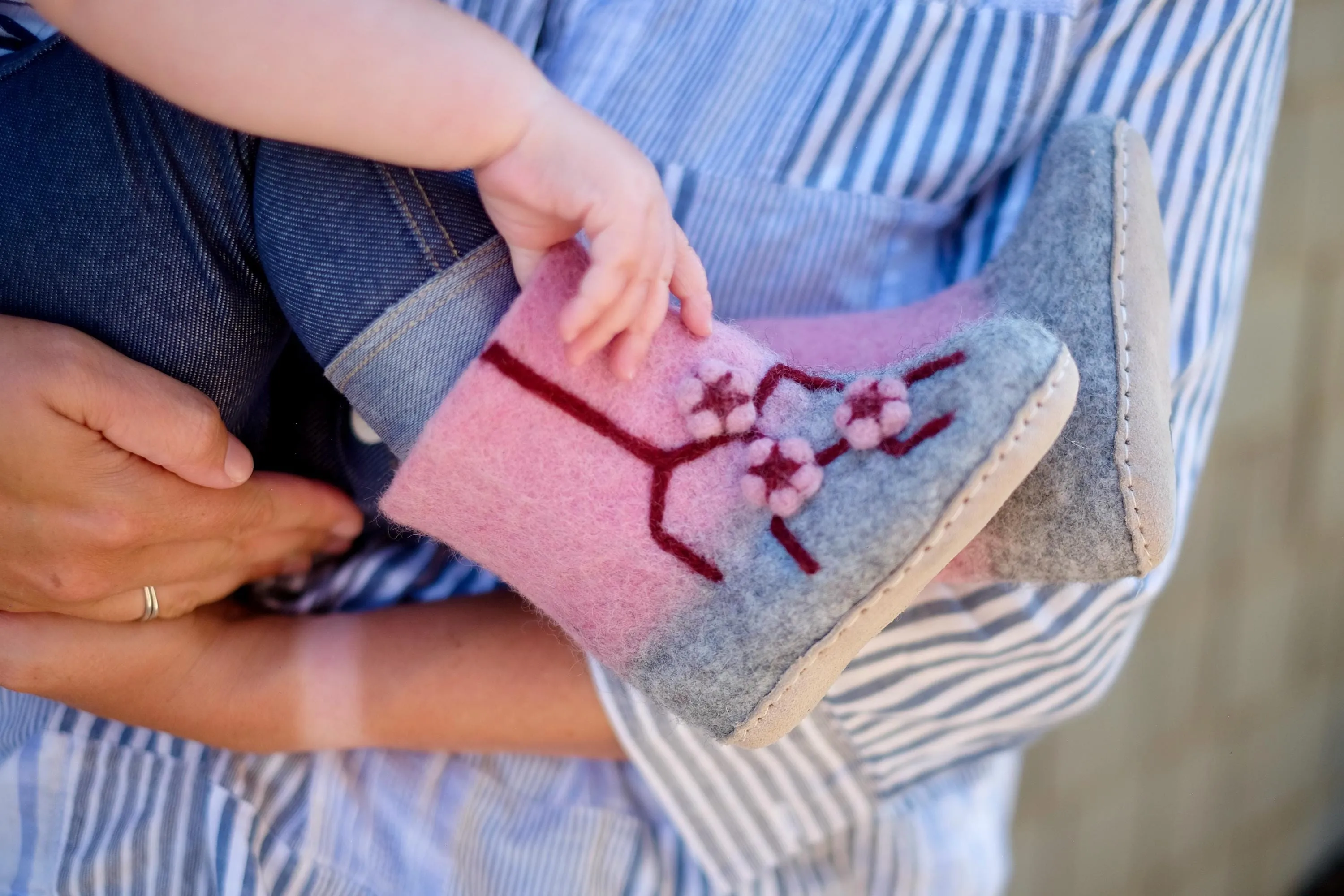 Adorable Pink Cherry Blossom Slippers for Kids – Cozy and Cute Cherry Blossom Footwear for Little Ones – Perfect for Playtime and Bedtime