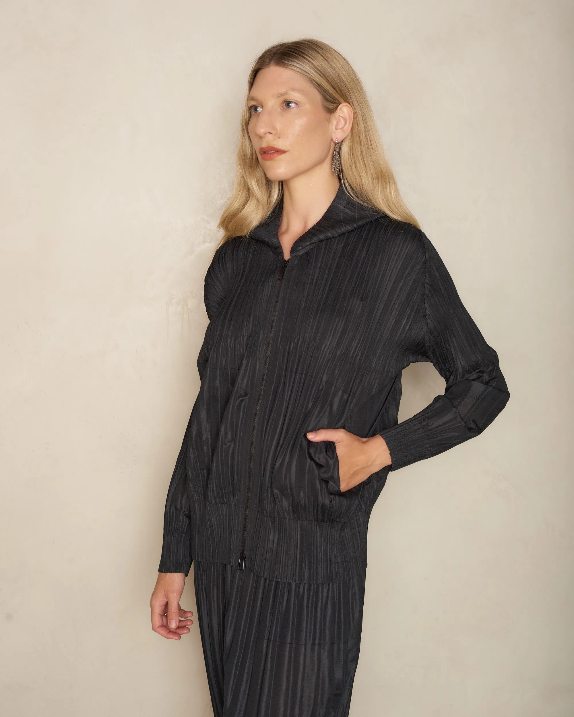 Black Pleats Knit Blouson
