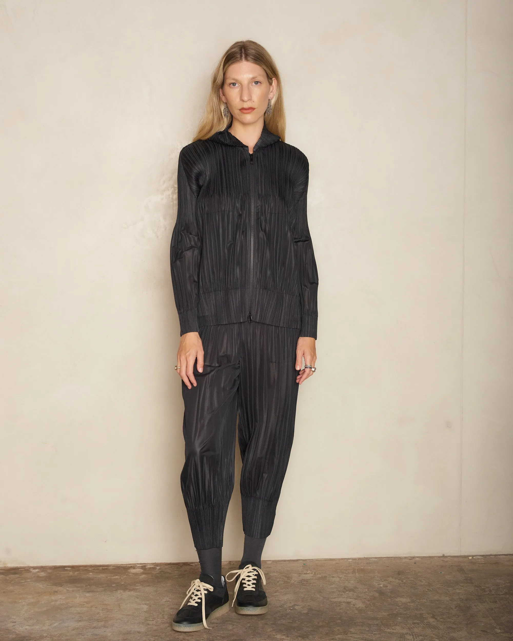 Black Pleats Knit Blouson