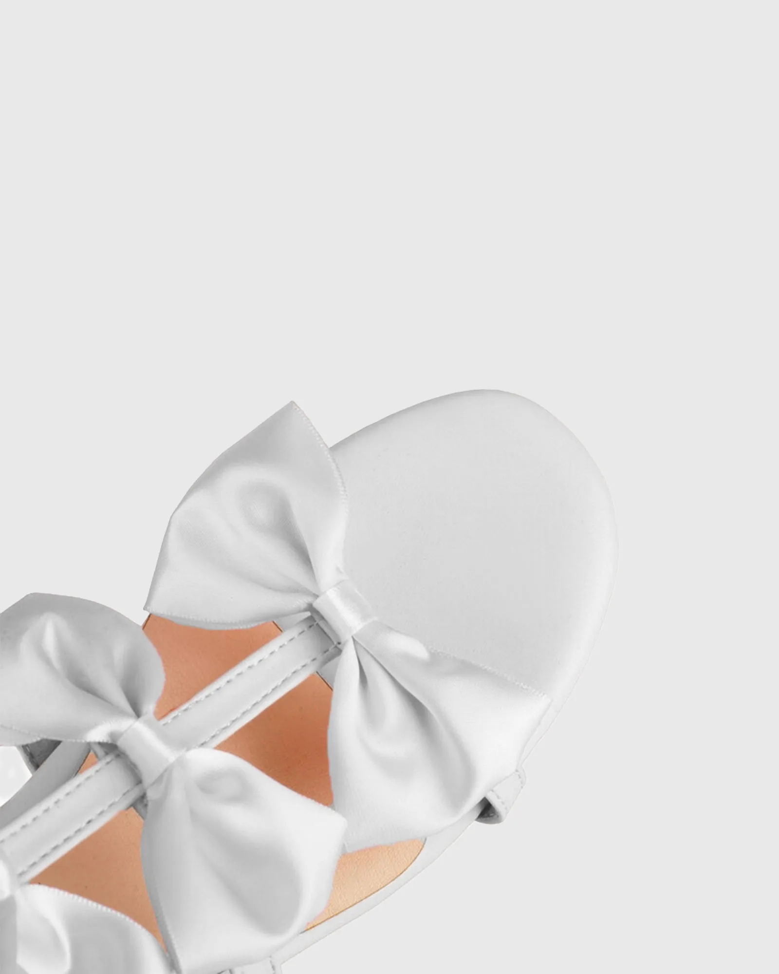 Mariasole Bow Embellished Strap Sandals In White
